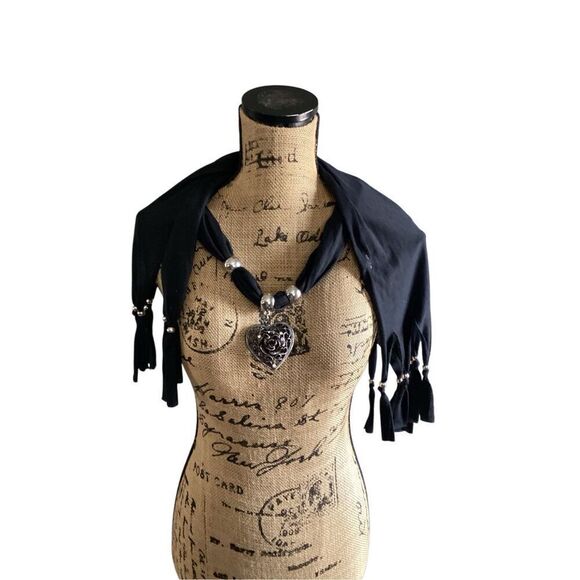 Heart Scarf - Picture 8 of 8